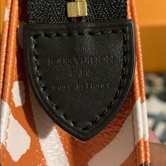 Louis Vuitton Crafty Toiletry 26 - Picture 4 of 16